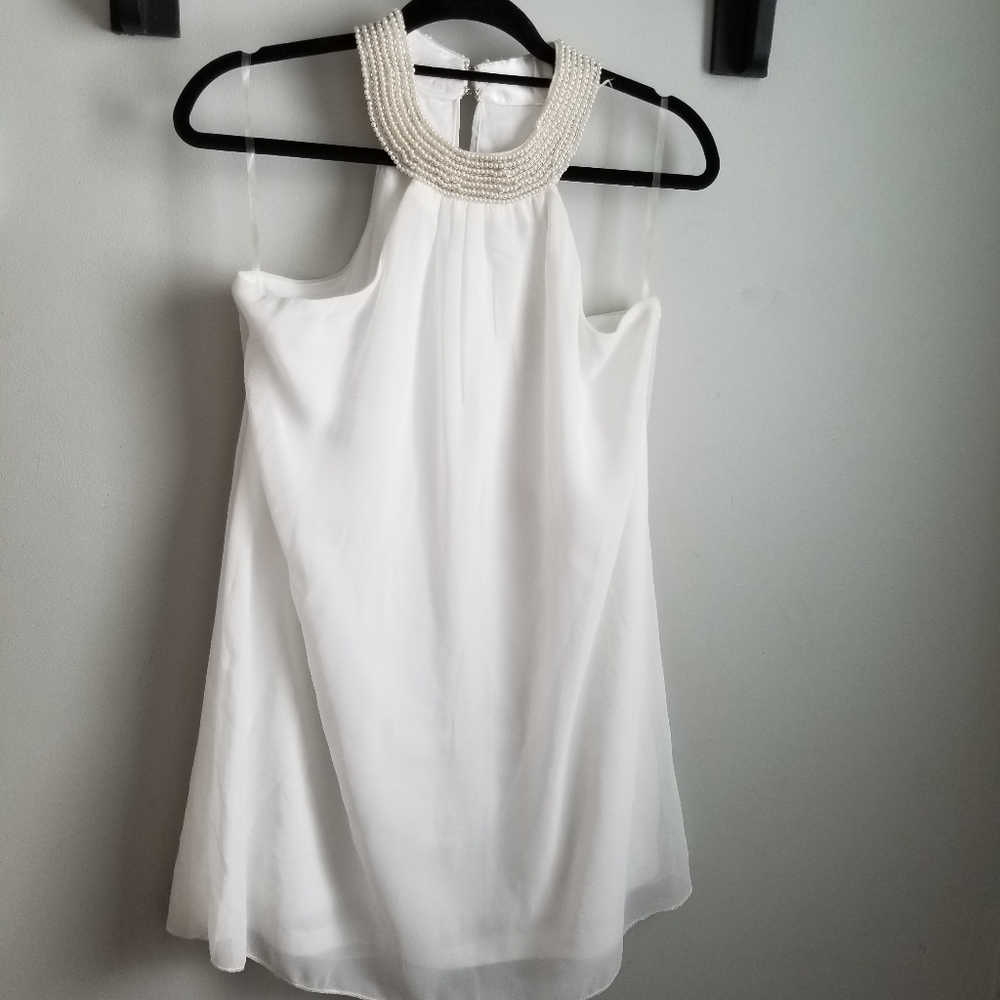 👗WHITE CHIFFON HALTER DRESS WITH PEARL NECKLINE